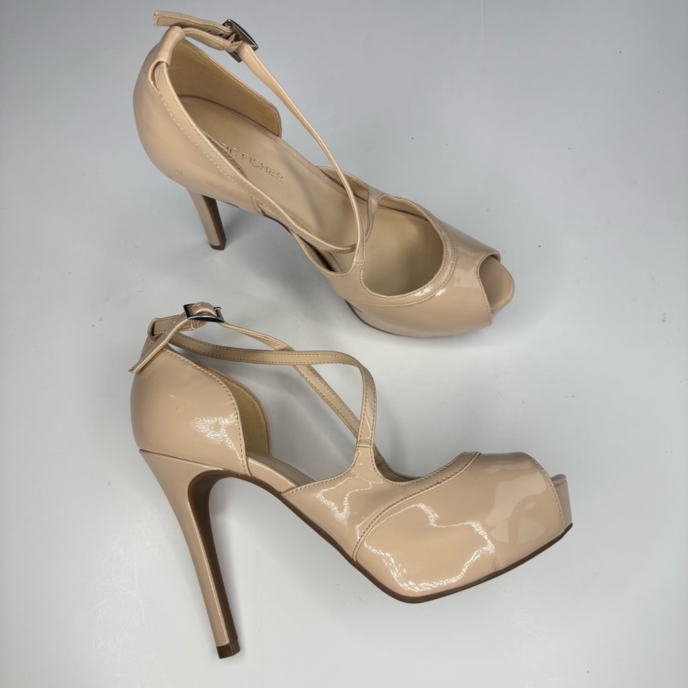 SH3 Marc Fisher Sky high Nude Patent Leather Peep Toe Sandals Showgirl 7M